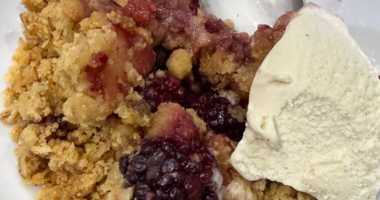 Truly Yummy Apple & Blackberry Crumble