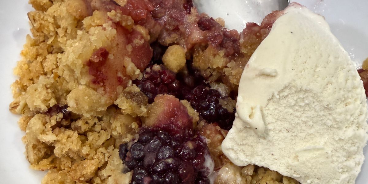 Truly Yummy Apple & Blackberry Crumble