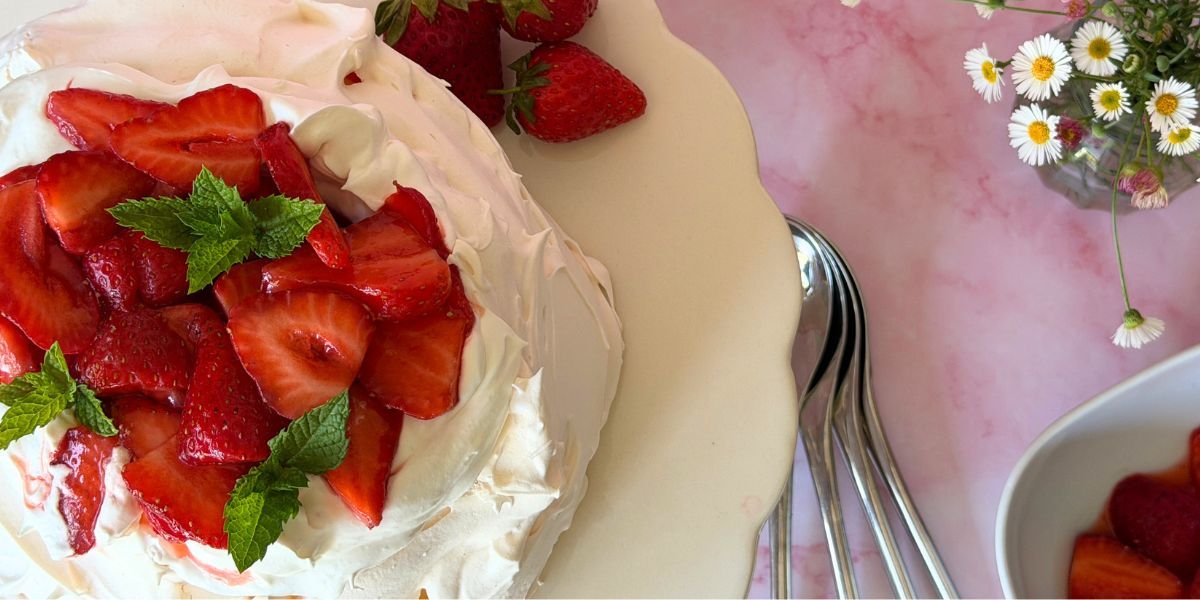 Truly Yummy Strawberry Pavlova